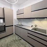 Modern 2br Near Ring & Main Road Access Appartement *