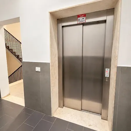 Ami Modern 2br Tiran