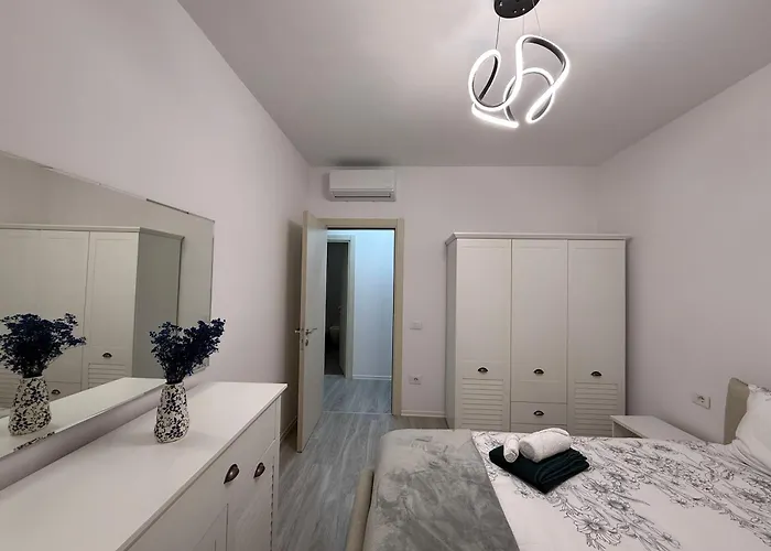 Modern 2br Near Ring & Main Road Access טיראנה